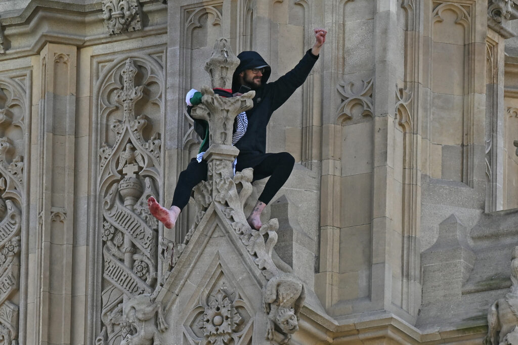 Man with Palestinian flag scales London’s Big Ben clock tower | In Jamaica